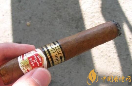 古巴好友 Hoyo de Monterrey Piramides 2011 Edicion Limita雪茄口感測評